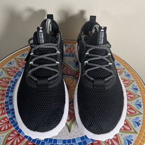 Under Armour UA Fat Tire Travel Mens 8 Womens 9.5 Sneakers 3027562-002 Black